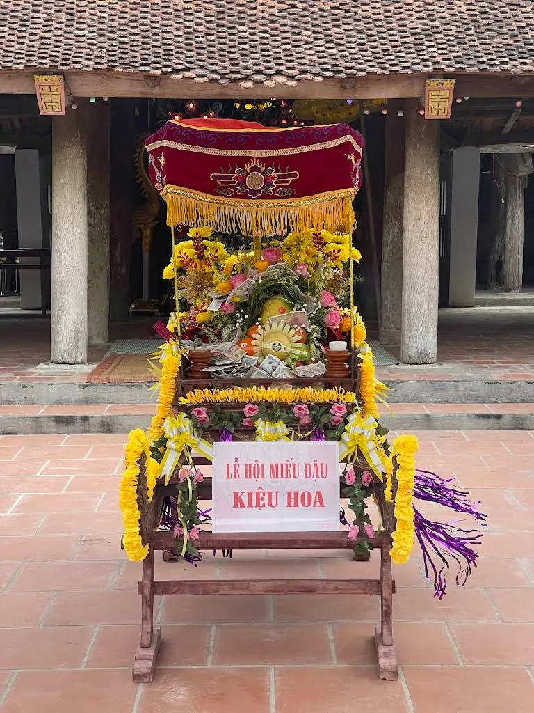 Hình ảnh kiệu hoa trong lễ hội Miếu Tướng