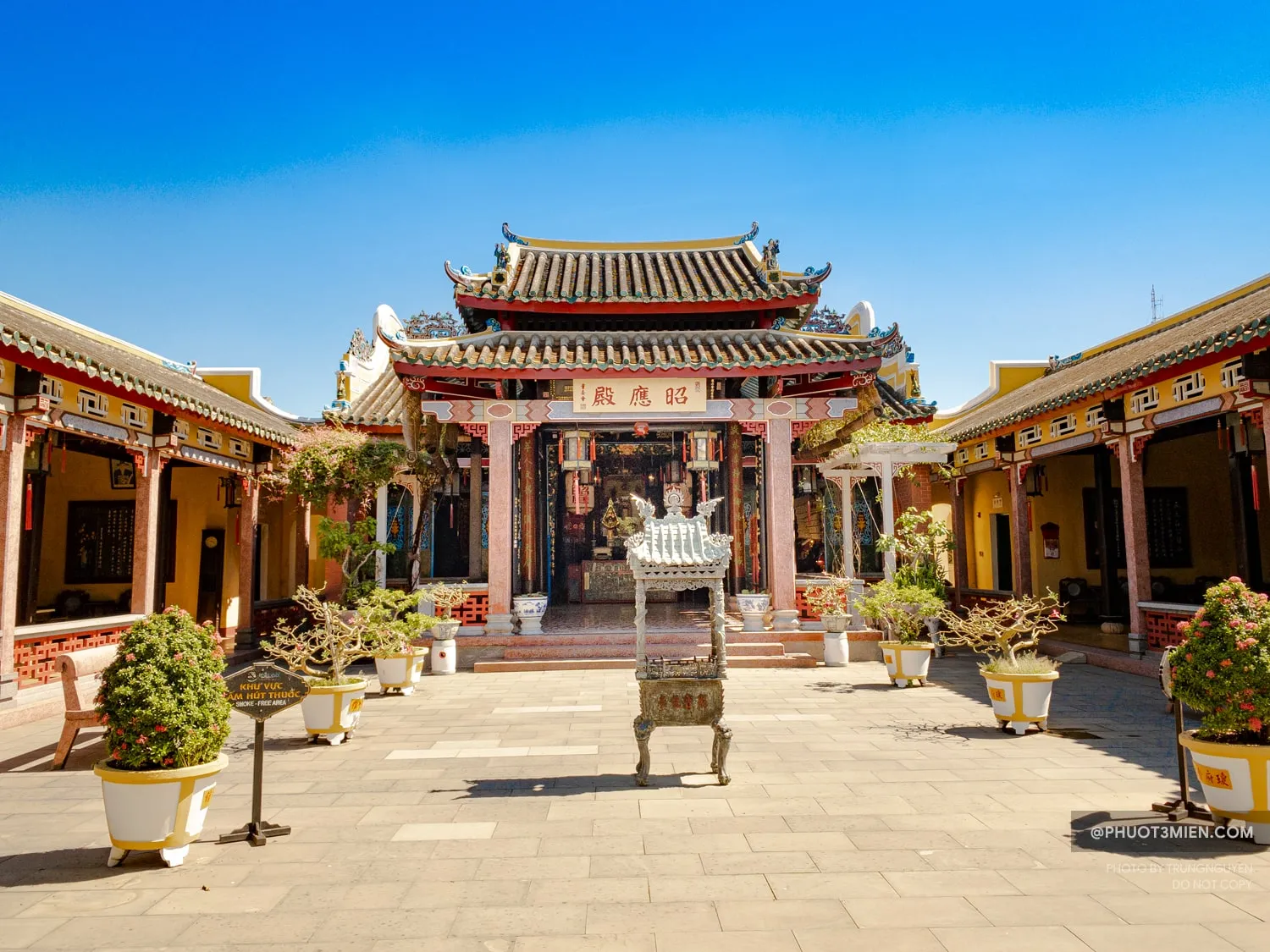 Chánh điện Hội quán Hải Nam
