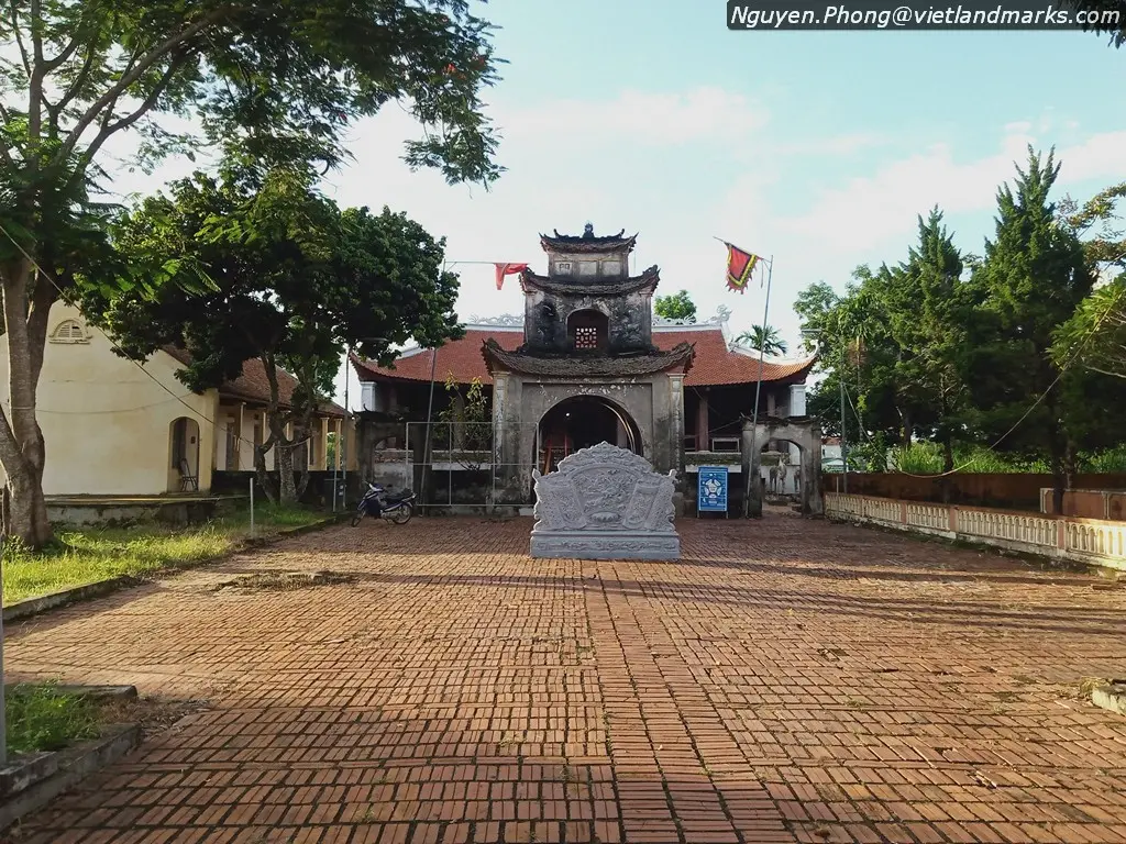 Khuôn viên Đền Hổ Bái