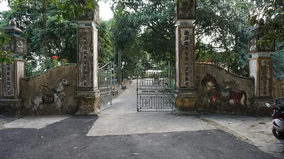 Cổng Đình Thôn Thần