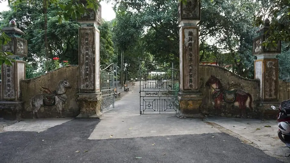 Cổng Đình Thôn Thần