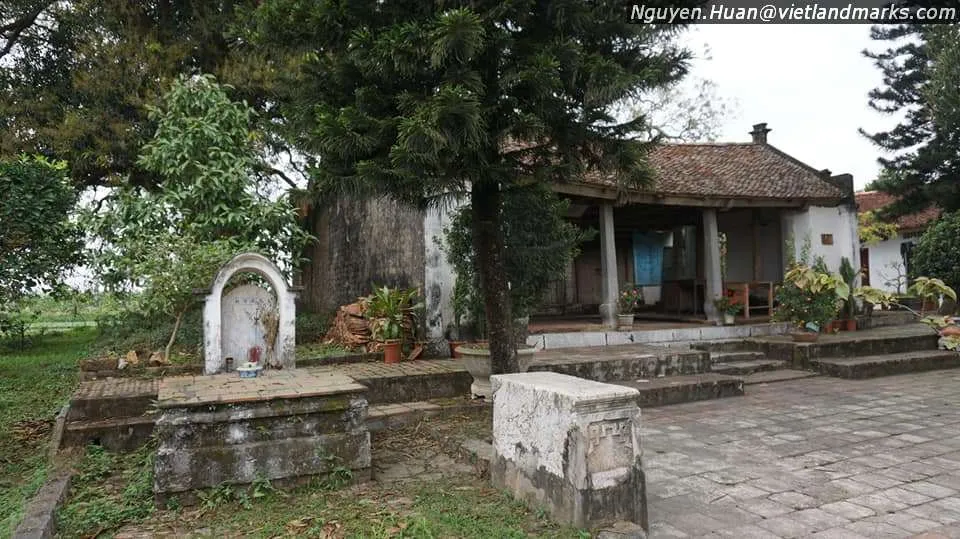 Khuôn viên Quán Ông Ba