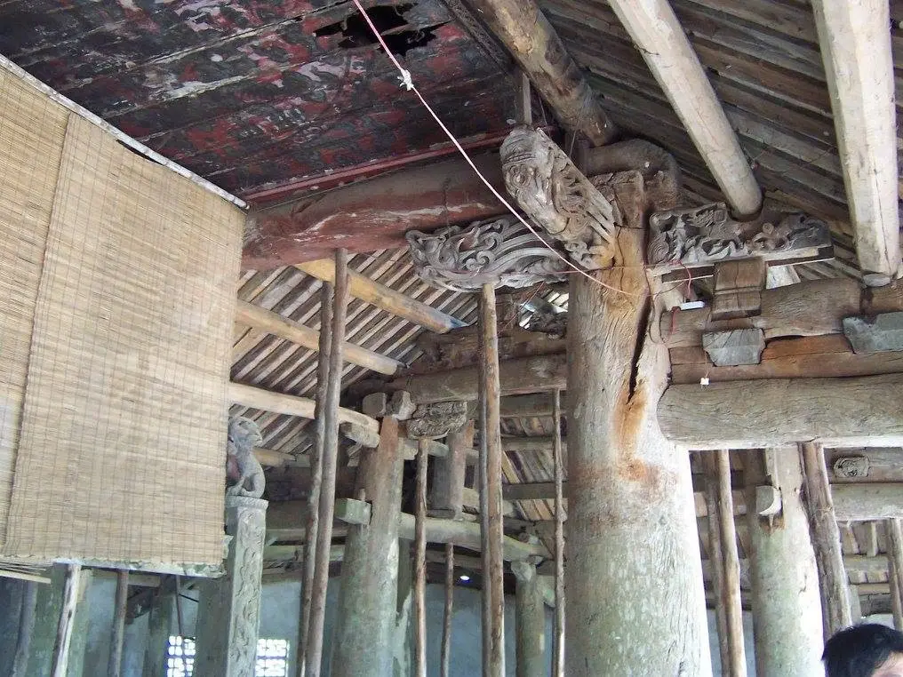 Không gian bên trong Đình Thụy Phiêu