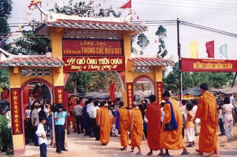 Đoàn rước tại Lễ hội Lăng Ông Trà Ôn