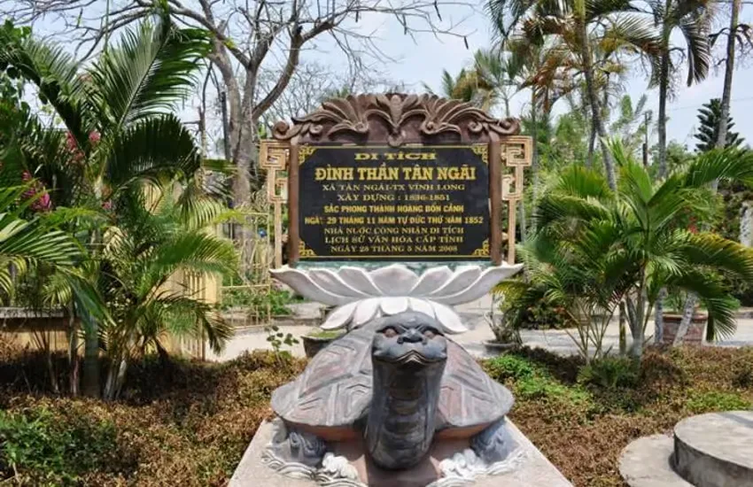 Bia di tích tại Đình Tân Ngãi