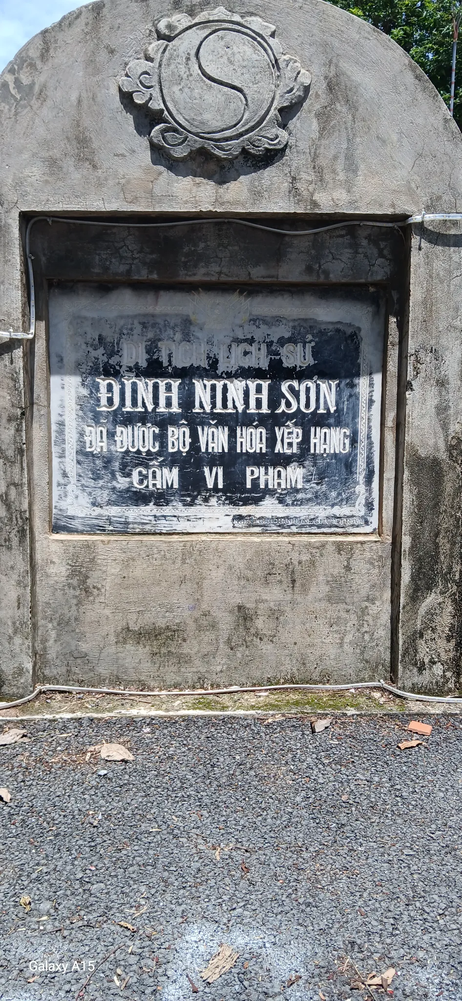 Bia di tích đình làng Ninh Sơn
