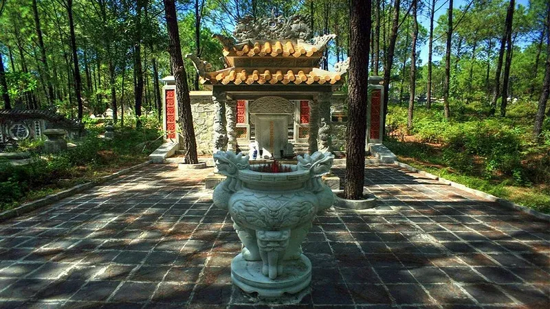 Cảnh quan Lăng vua Hiệp Hòa