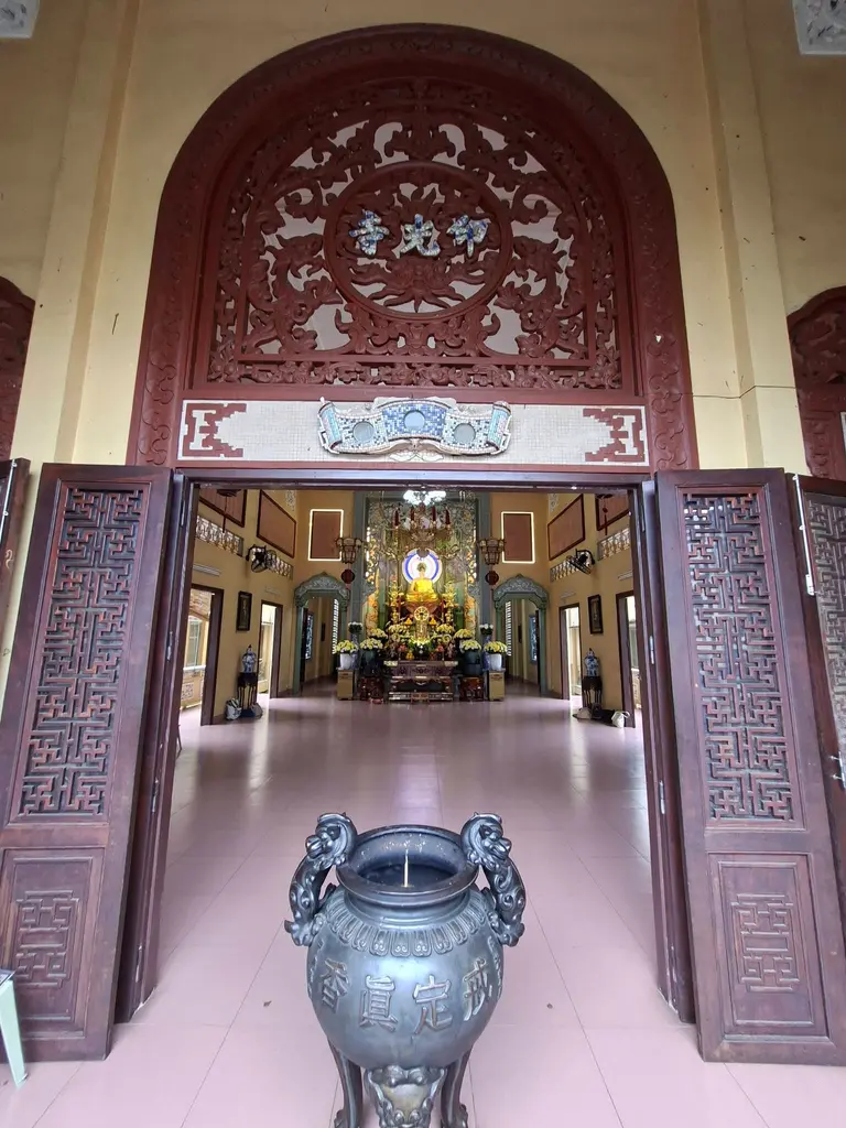 Phía trước chính  Chùa Ấn Quang
