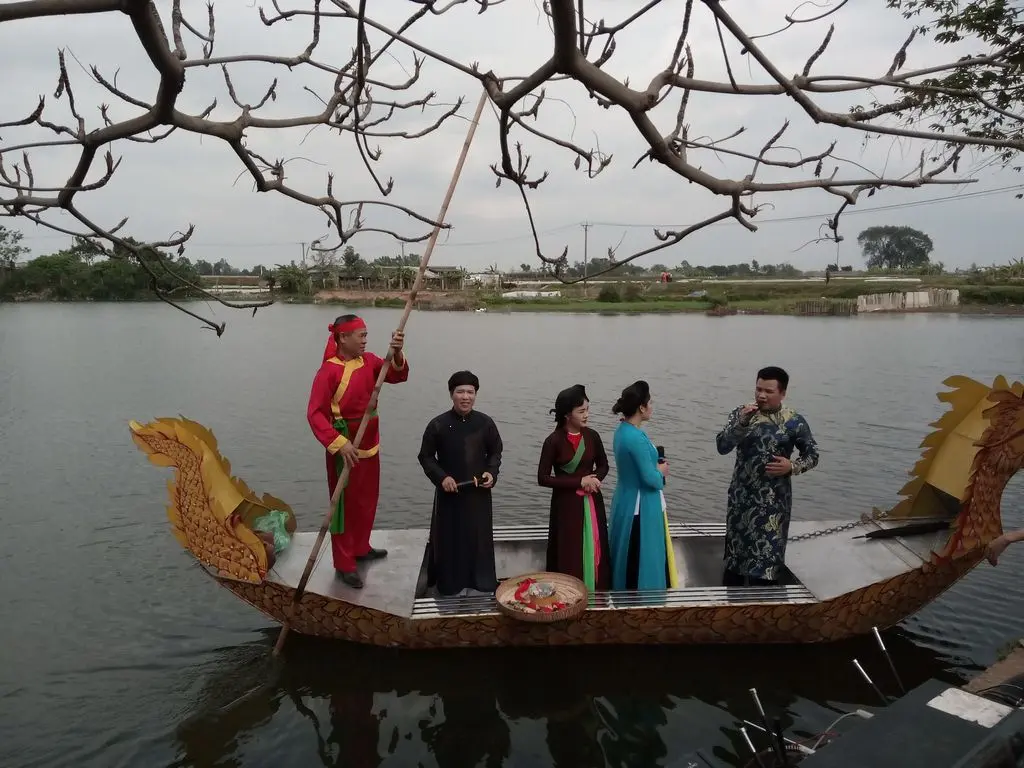 Hát quan họ giao duyên trong Hội làng Cầu Cả
