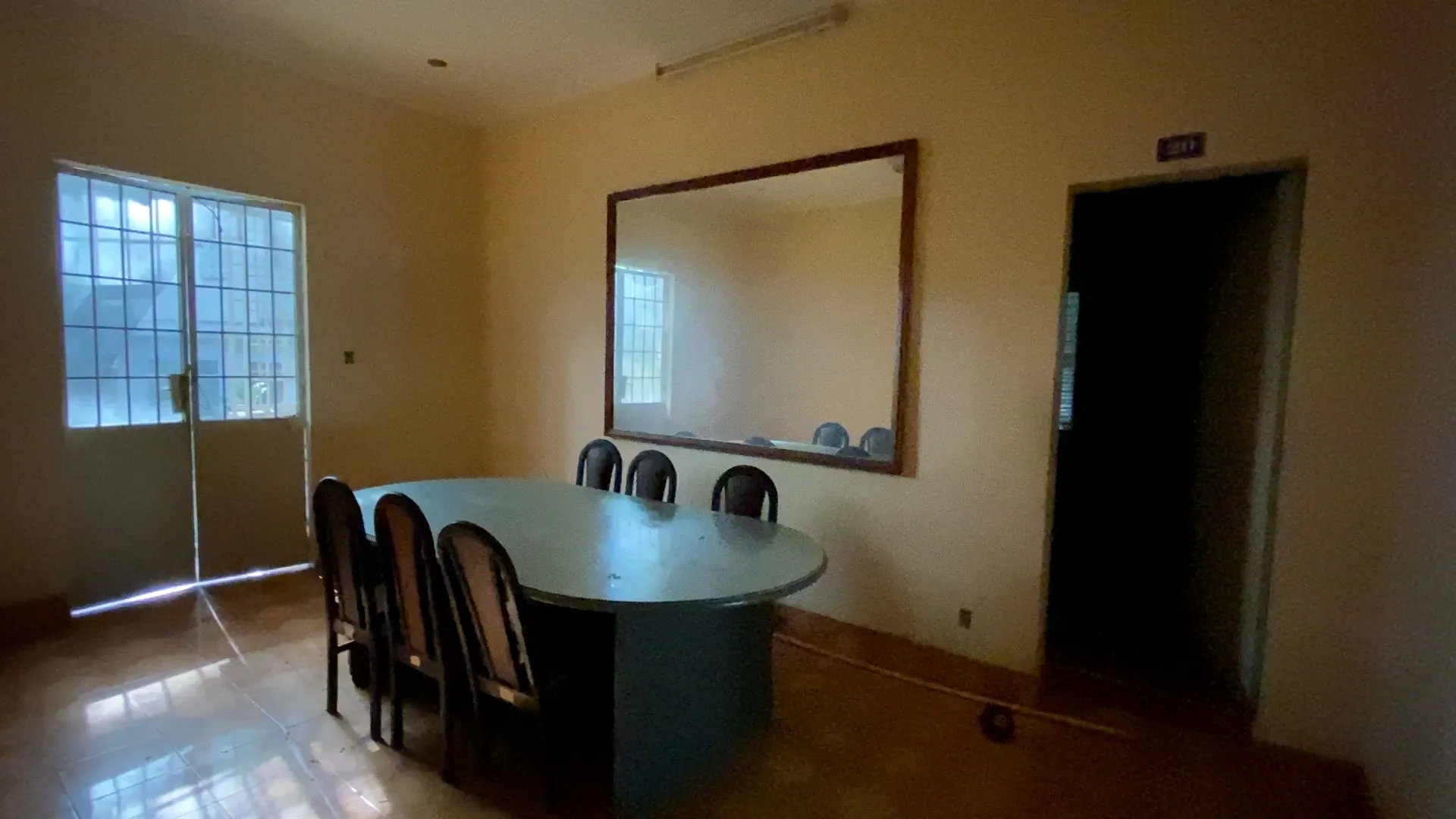 Căn phòng bên trong Nhà Cao Cẳng