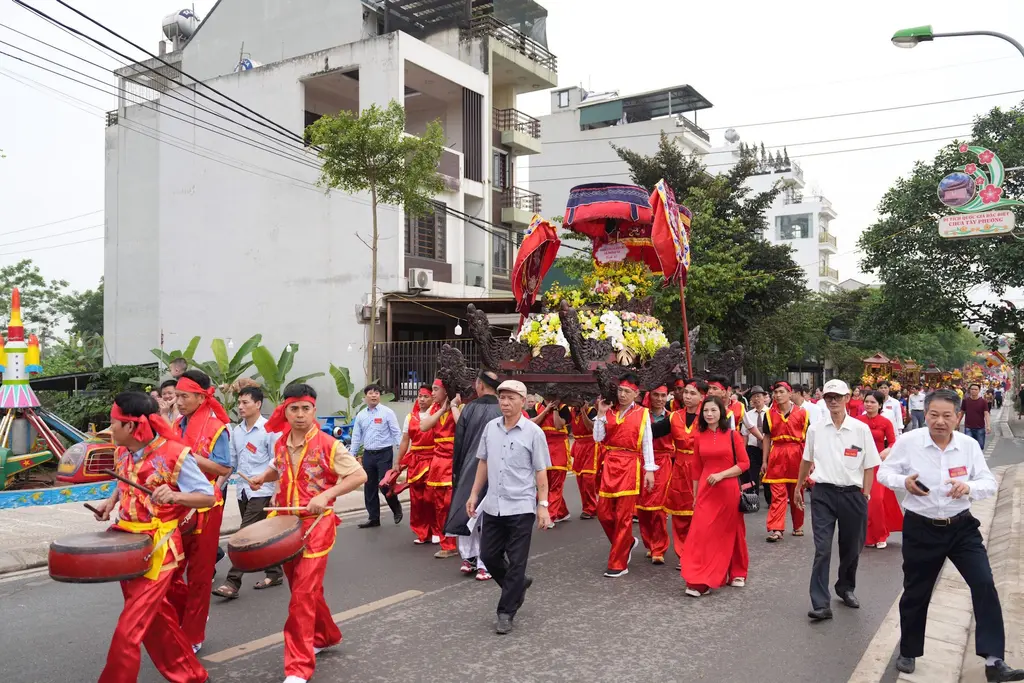 Đoàn rước Hội chùa Tây Phương