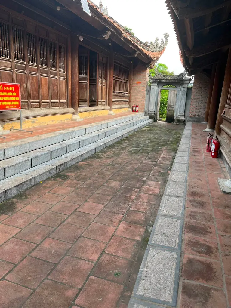 Khung cảnh tại Đền Quát