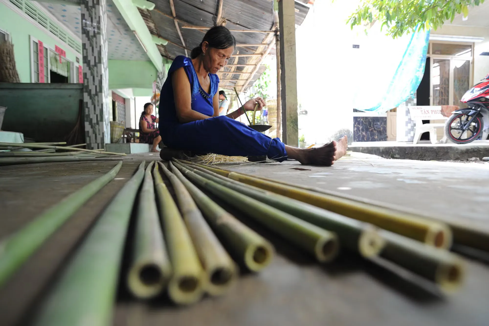 Công đoạn chẻ nan