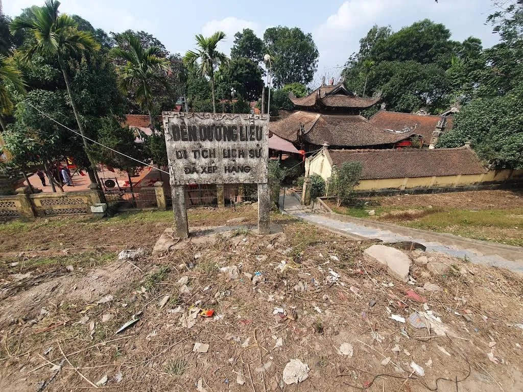 Biển tên di tích Không Đền Dương Liễu