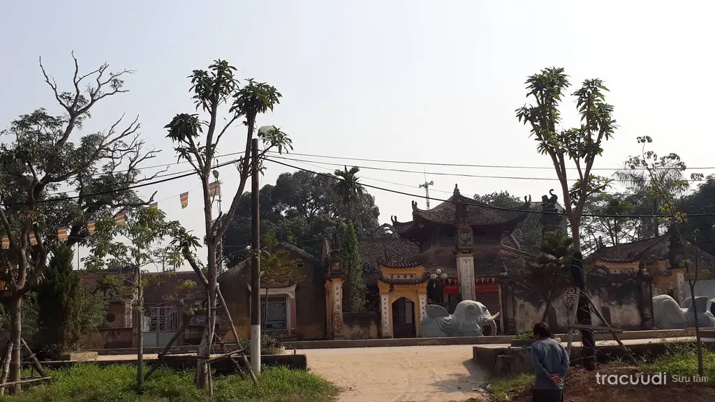 Không gian cảnh quan bên ngoài Đình Khê Tang (đình Thượng)