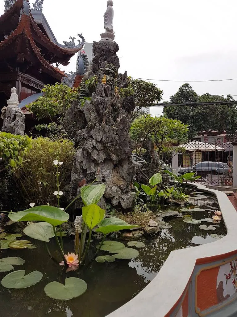 Hòn non bộ trong khuôn viên Chùa Phúc Khê (Chùa Ngòi)