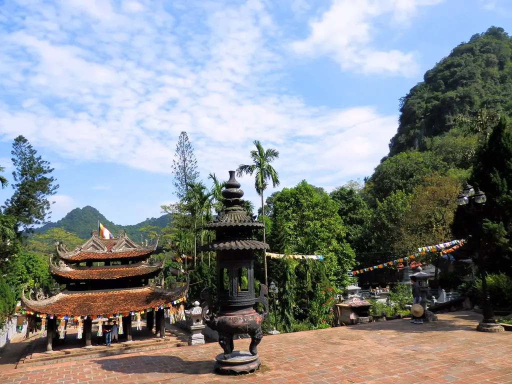 Cảnh quan di tích Chùa Thiên Trù