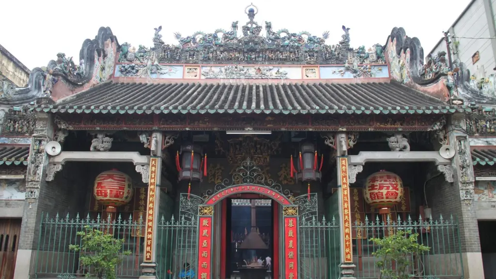 Tam quan cổng Hội Quán Tuệ Thành