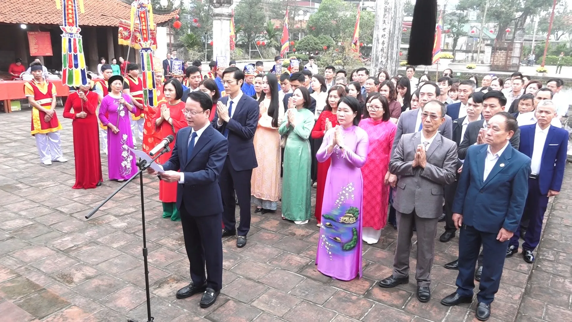 Nghi lễ dâng hương tại Hội làng Tây Đằng