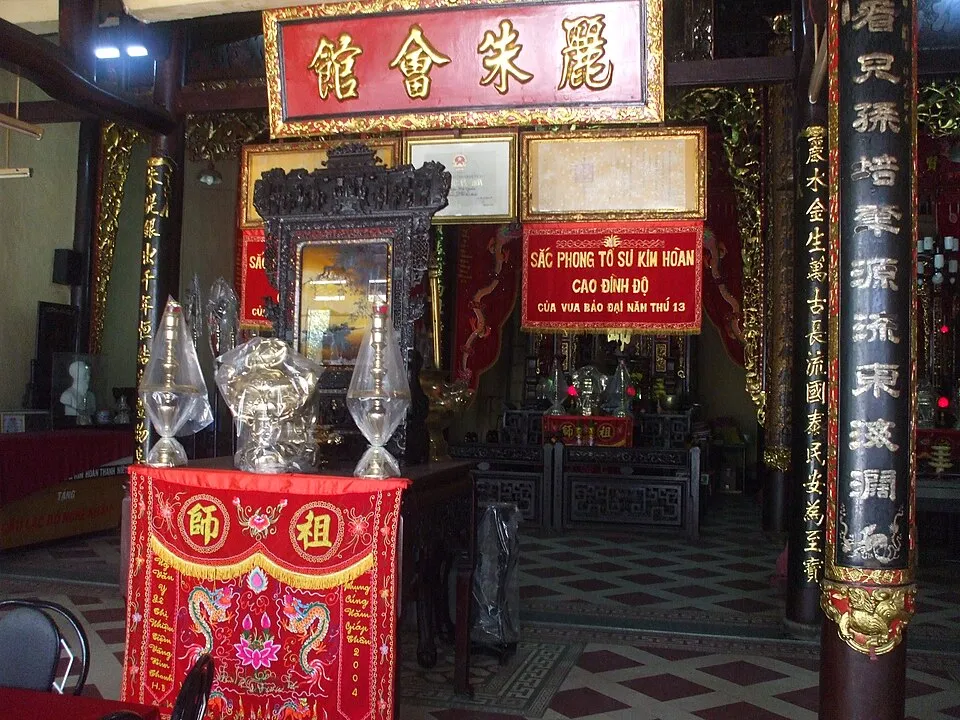 Chính điện Lệ Châu Hội Quán