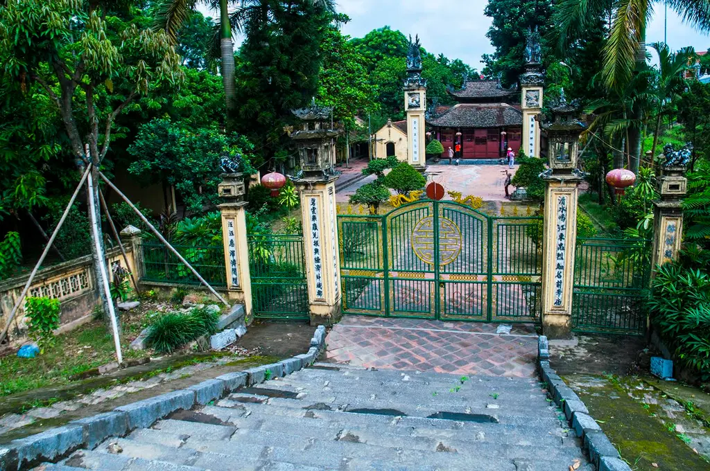 Không gian cảnh quan bên ngoài Đền Dương Liễu