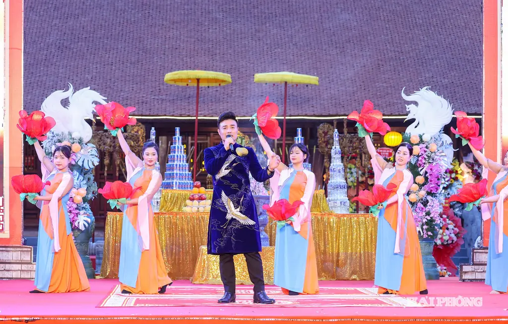 Văn nghệ tại Lễ giỗ Mạc Thái Tổ