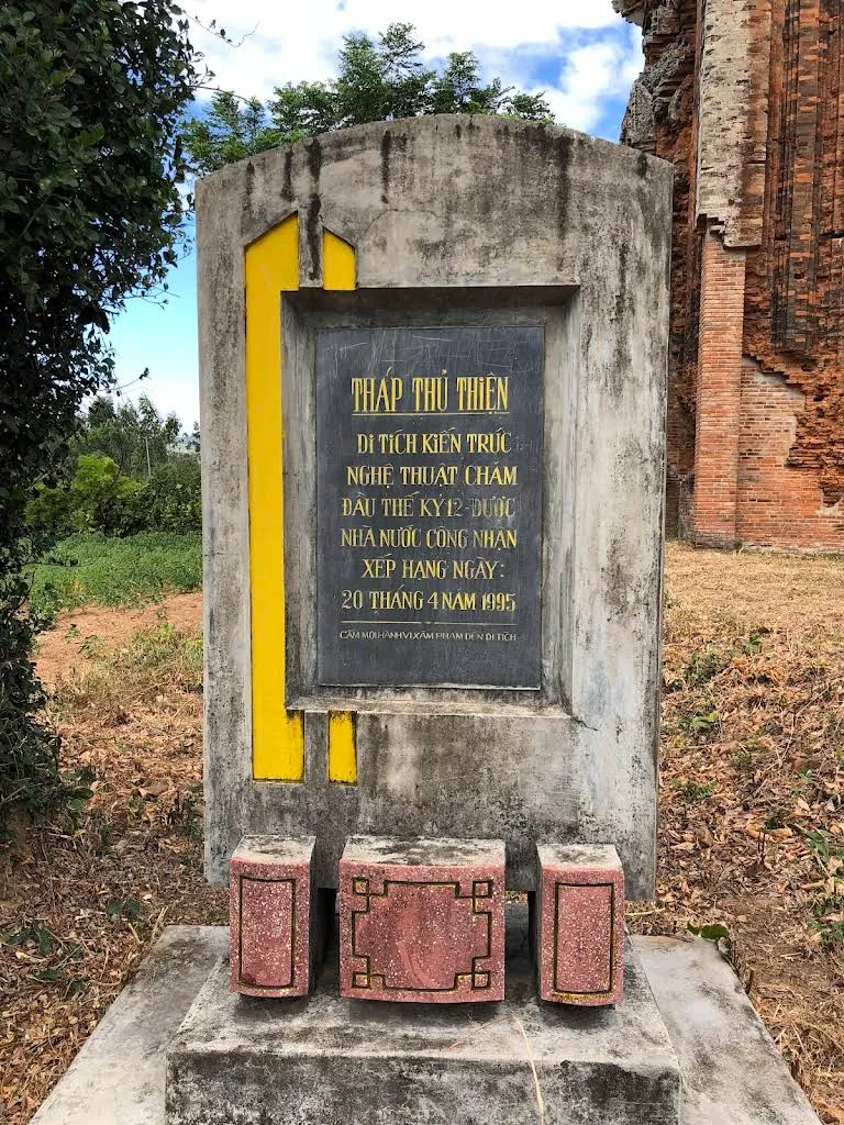 Biển tên di tích lịch sử văn hóa Tháp Thủ Thiện (tháp Thau)