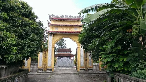 Cổng vào Lăng quận công Bùi Đăng Châu