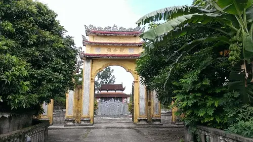 Cổng vào Lăng quận công Bùi Đăng Châu