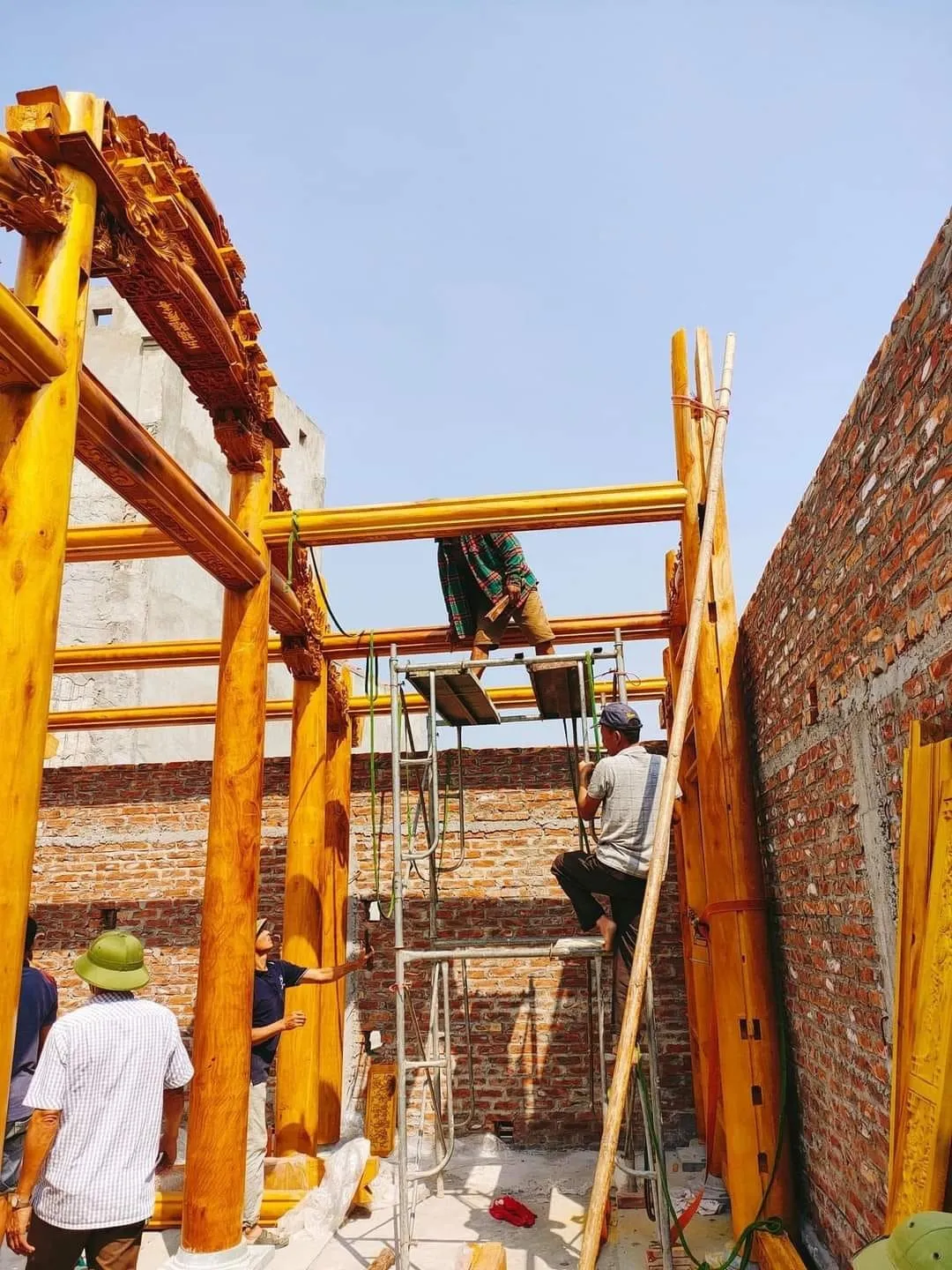 Công trình nhà gỗ truyền thống do thợ làng mộc Phù Yên thi công