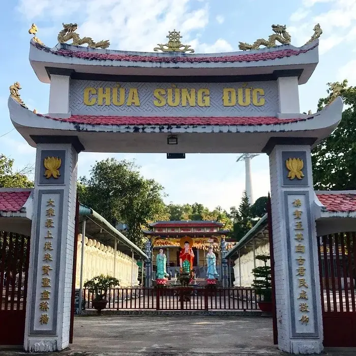 Cổng Chùa Sùng Đức