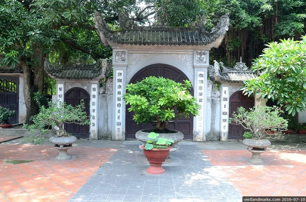 Cổng Chùa Liên Đàm