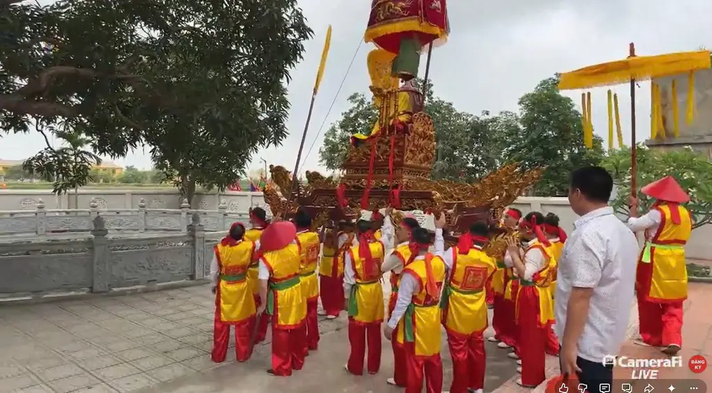 Kiệu rước Lễ hội Chùa Hương Thủy