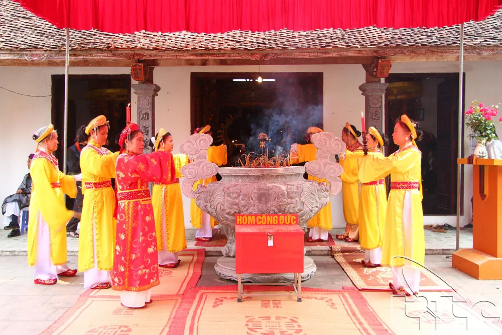 Lễ dâng hương tại Hội đình Trung Kính Thượng