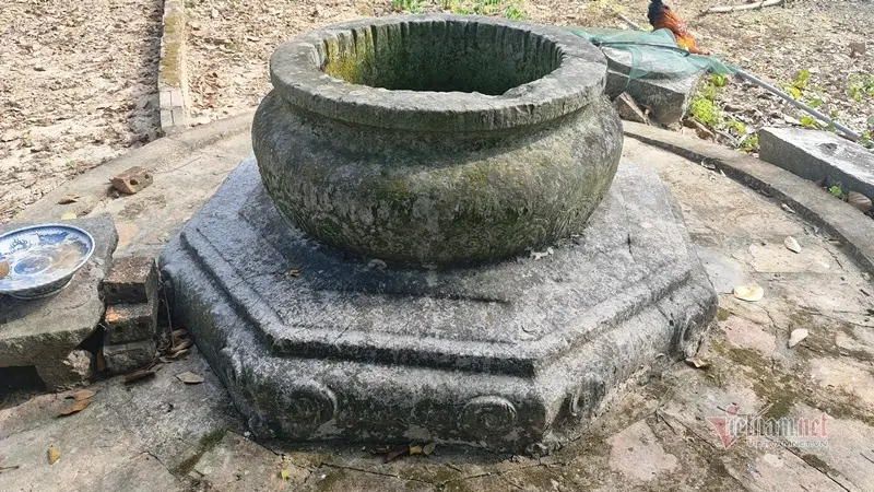 Giếng đá tại Đền thờ Nguyễn Văn Nghi