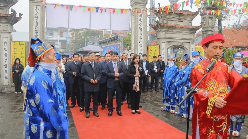Các đại biểu thực hiện nghi lễ diễn tế tại Lễ hội đền Ngô Tướng Công