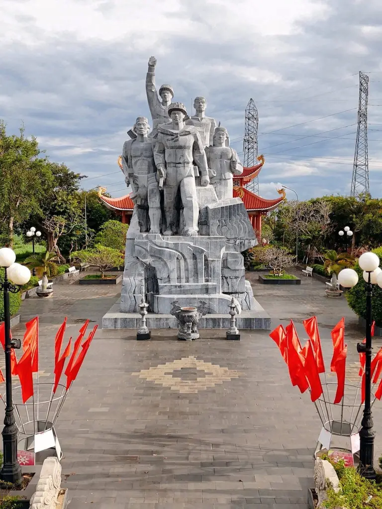 Tượng đài chiến thắng Đăk Pơ