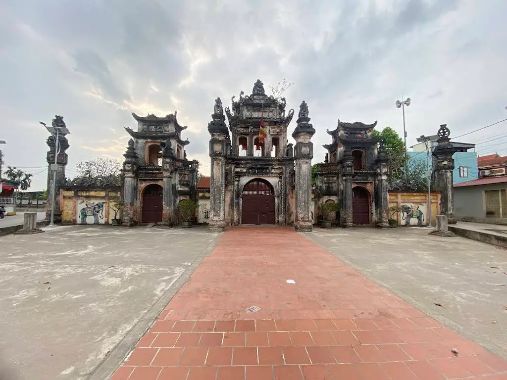 Cổng đình Bạch Liên