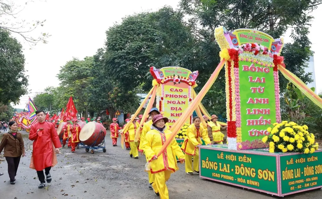 Đoàn rước Lễ hội đình Bồng Lai