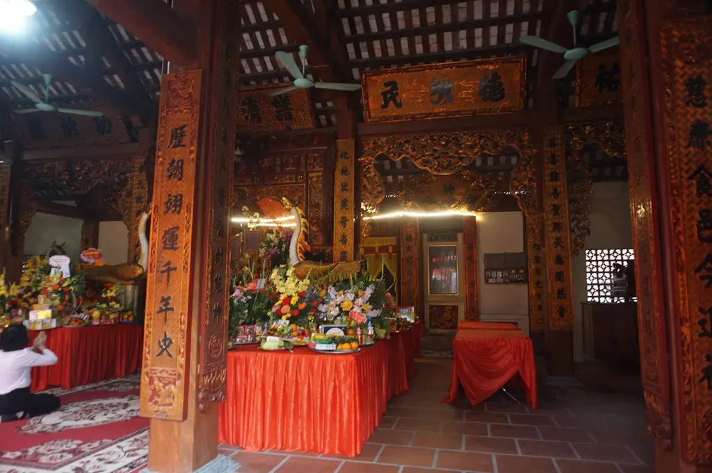 Không gian cảnh quan bên trong di tích Đình La Dương