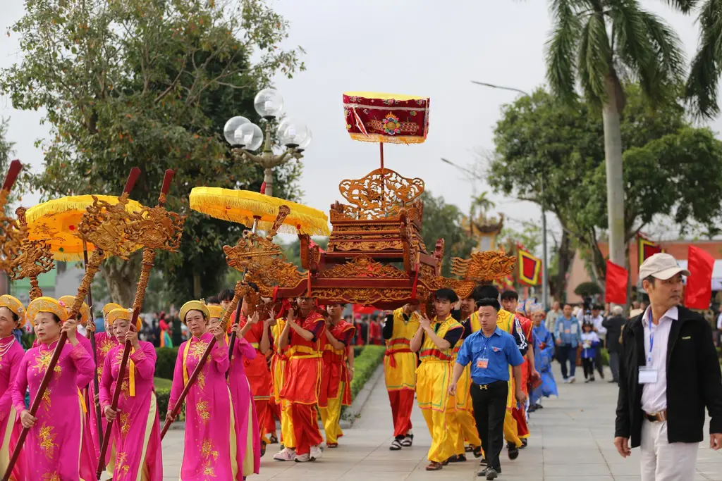 Đoàn rước Lễ hội đền thờ Nguyễn Bỉnh Khiêm