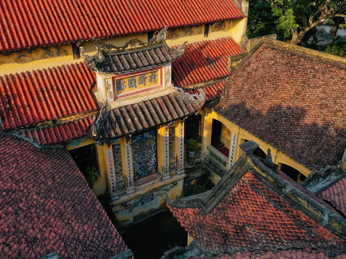 Giếng khẩu nằm ở trung tâm Đền Trần Thương