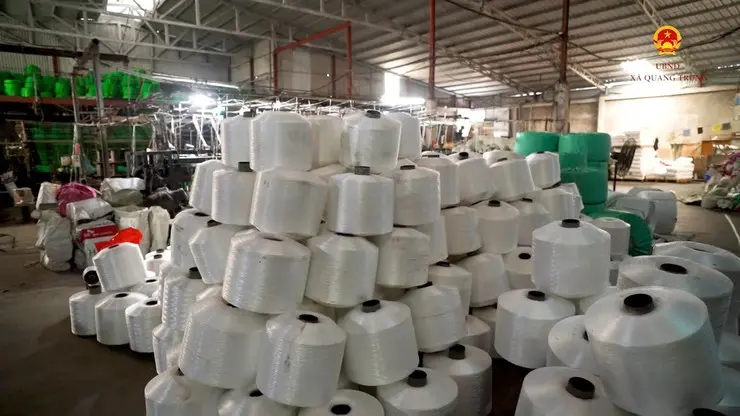 Các cuộn tơ, sợi gai là nguyên liệu làm thành dệt lưới chã Văn Lãng