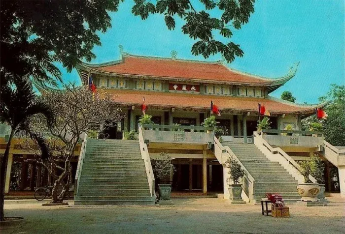 Khung cảnh tại Chùa Hương Tích