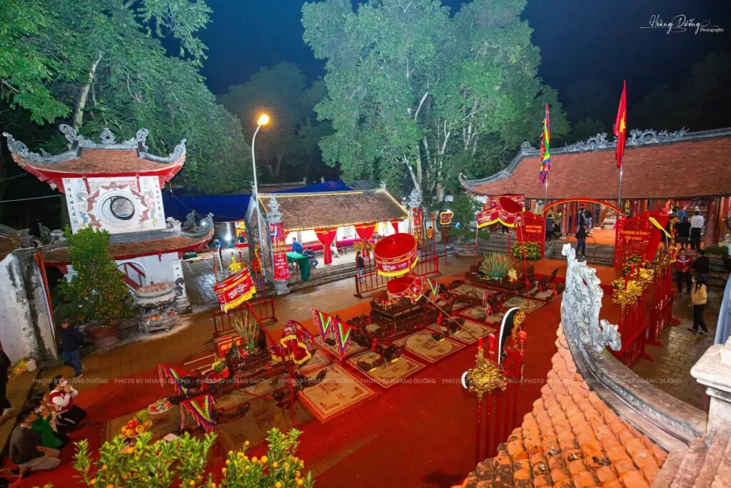 Khuôn viên Hội đền Và