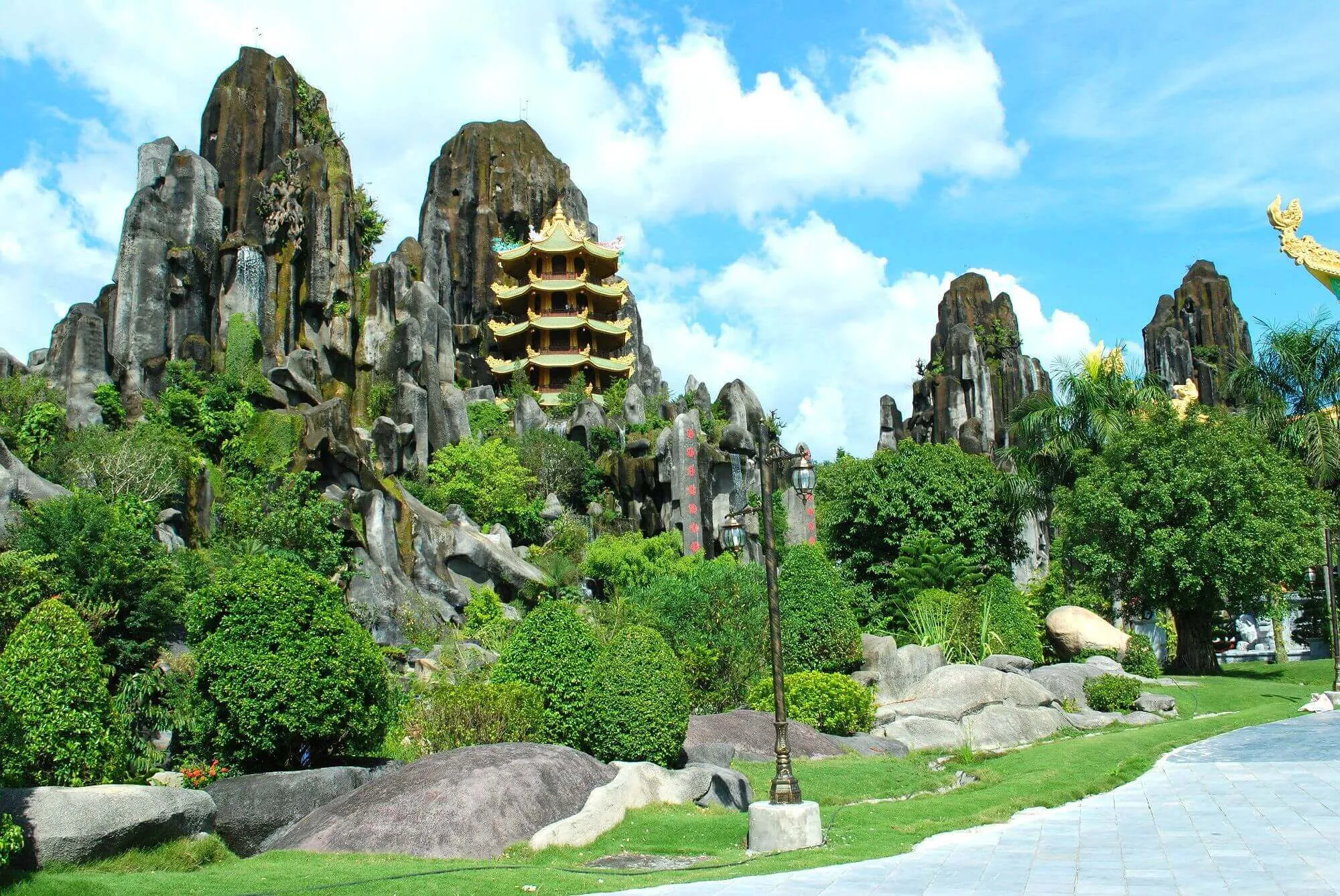 Cảnh quan Núi Ngũa Hành Sơn