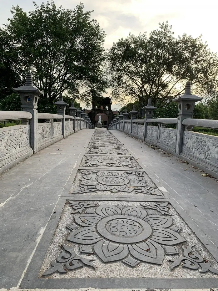 Hoa văn hoạ tiết trên cây cầu vào chùa Ông (Bản Tịch tự)