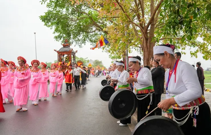 Cộng đồng người dân tộc Mường tại Hội chùa Tây Phương