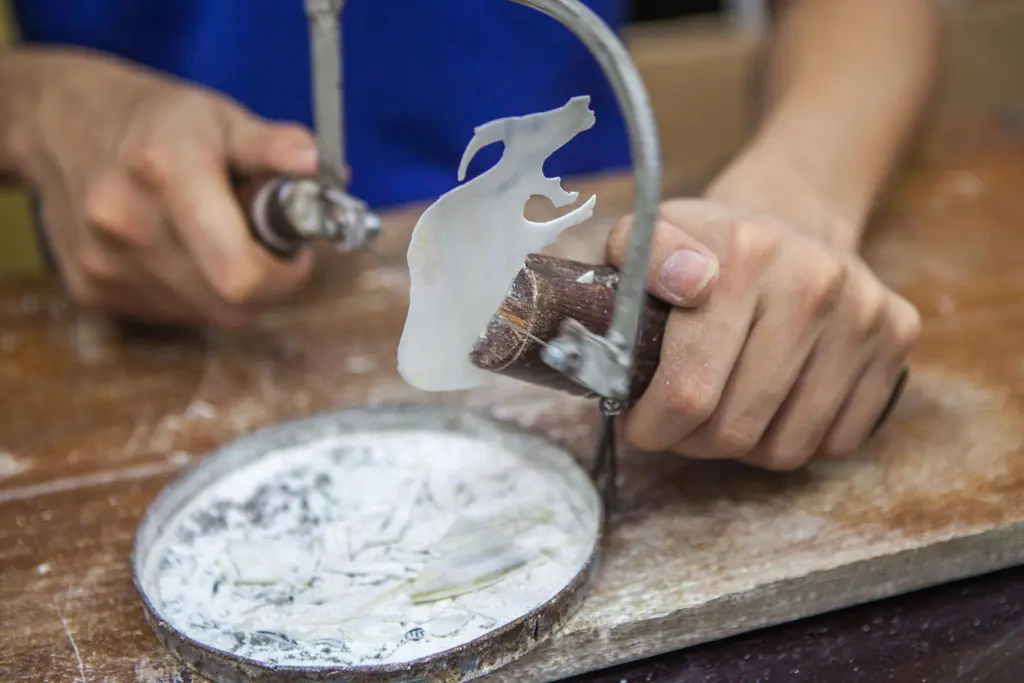 Công đoạn mài các chi tiết trai