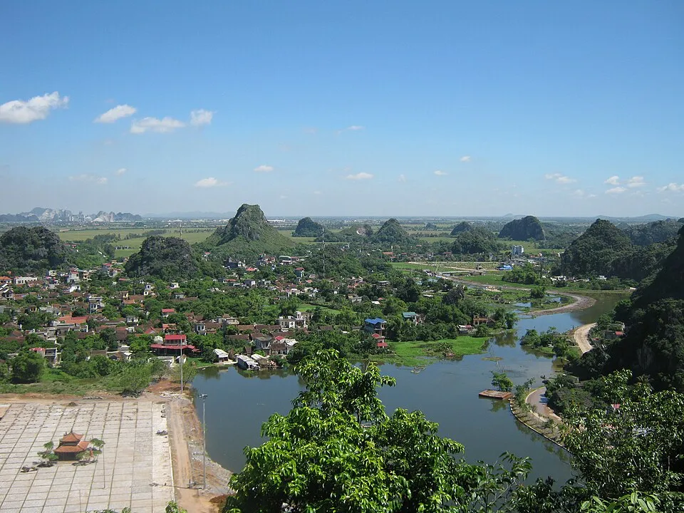 Cố đô Hoa Lư nhìn từ núi Mã Yên